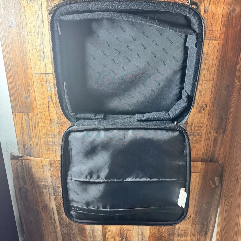 Targus Black Leather Laptop Bag Briefcase Messenger Shoulder Strap‎ Travel